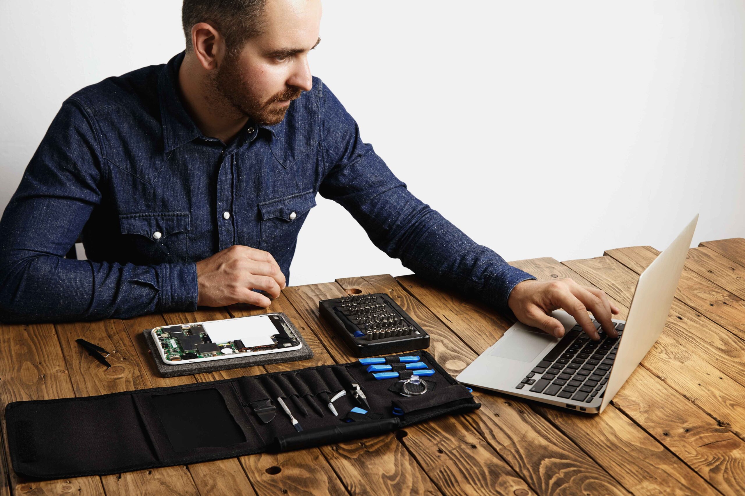 Top 10 Best Overall Universal Tech Accessories That Work With Everything